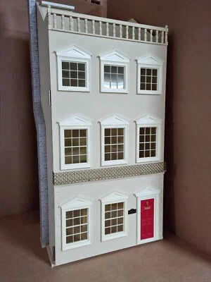 Vintage Puppenhaus dekoriertes Stadthaus KRM3a im Maßstab 12 - Bild 1 von 4