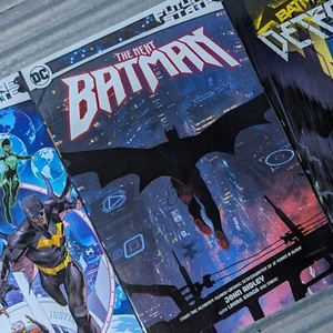 Juego de 3 - Novelas gráficas Future State de DC Comics: Justice League, The Next Batma - Imagen 1 de 7