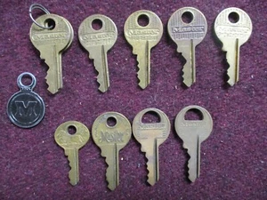 9 Vintage Master lock padlock Keys. 1 with lion. See pictures for key numbers - Picture 1 of 12
