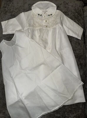 Vestido de bautizo vintage para bebé marfil con flores bordadas sin cordones blancas Foto 1 de 4