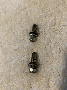 Par de pasadores colgadores para reposapieres para sillas de ruedas, Medline MDS806550E con herrajes de conexión - Imagen 1 de 1