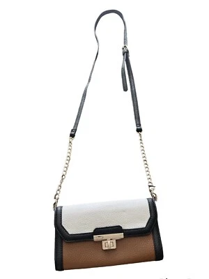 Cartera Casa Blanca Mercado Negro Tostado Negro Blanco Cadena Cerradura Giratoria Impecable/USADA EN EXCELENTE ESTADO Foto 1 de 4