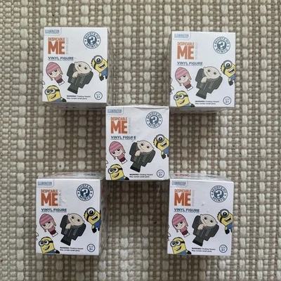 Lote de 5 bonecos de vinil feitos por Minion Despicable Me Mystery Minis Funko Illumination - Imagem 1 de 2