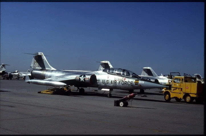 original 35 mm Slide aircraft  USAF TF-104G 38458 1977 Foto 1 de 1
