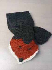 Handgestrickter Winterschal mit Fuchsgesichtsprint orange grau - Bild 1 von 4