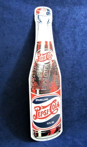 Botella moldeada PEPSI-COLA *HECHA EN EE. UU.* letrero de metal troquelado hombre cueva garaje bar decoración - Imagen 1 de 11