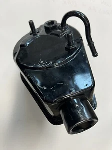 GM power steering pump and reservoir New scratches  - Foto 1 di 8