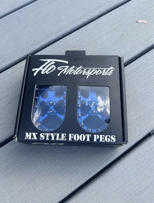 Flo Motorsports MX 风格摩托车脚钉蓝色 — 第 1/4 张图片