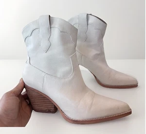 Zodiac ‘Roslyn’ Western Cowgirl Ankle Bootie Cream Heel Boots Shoes 8.5 * Flaws - Picture 1 of 11