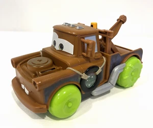 DISNEY PIXAR WORLD OF CARS TOW MATER BUBBLE SPINOUT WATER TOY VEHICLE MATTEL - Picture 1 of 6