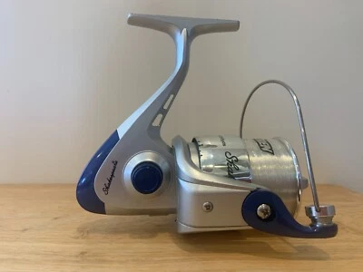 CARRETE GIRATORIO SHAKESPEARE SURF AND PIER SP50A PLATA Y AZUL Foto 1 de 4