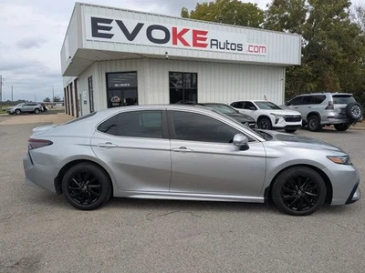 Toyota Camry SE 2022 sedán 4P Foto 1 de 4