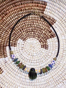 Gargantilla colgante de vidrio africano comercio étnico tribal boho jnpm26 - Imagen 1 de 3