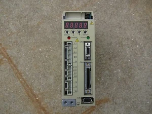 YASKAWA ELECTRIC/ SGDP-01APY100 / SERVO PACK SERVOPACK AC 200-230 IN 0-230 OUT - Picture 1 of 4