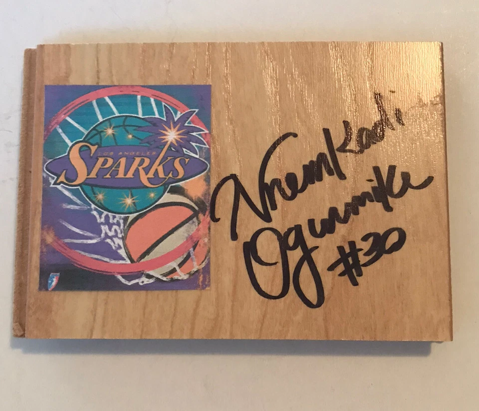 NNEKA OGWUMIKE 洛杉矶 SPARKS 篮球 WNBA 签名地板瓷砖 5 x 4 — 第 1/1 张图片