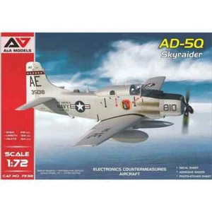 Kit Modelo Avión Douglas AD-5Q SkyRaider (versión ECM) Escala 1:72 AA7232 - Imagen 1 de 12