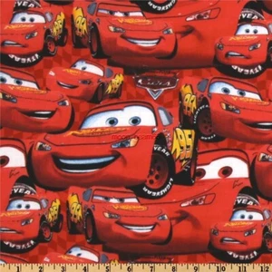 Coche de tela de algodón rojo empaquetado McQueen 95 coches Disney Pixar de 1/4 yarda - Imagen 1 de 1