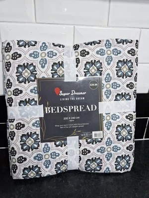 King Size Bedspread Quilted 240 × 200cm Soft and Elegant Living The Dream Luxury - Image 1 of 3