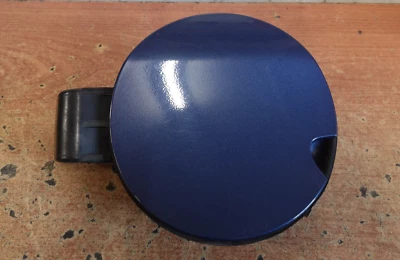 PEUGEOT 208 2016 GT LINE REAR FUEL FILLER FLAP WITH HOUSING (BLUE) 9807206080 - Image 1 of 4