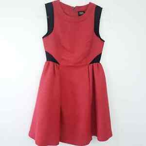 Prabal Gurung Target rot schwarz Farbblock Kleid Passform und Fackel Größe 4, süß