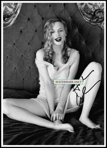 Heather Graham, Autographed, Cotton Canvas Image. Limited Edition (GH-13) - Picture 1 of 1