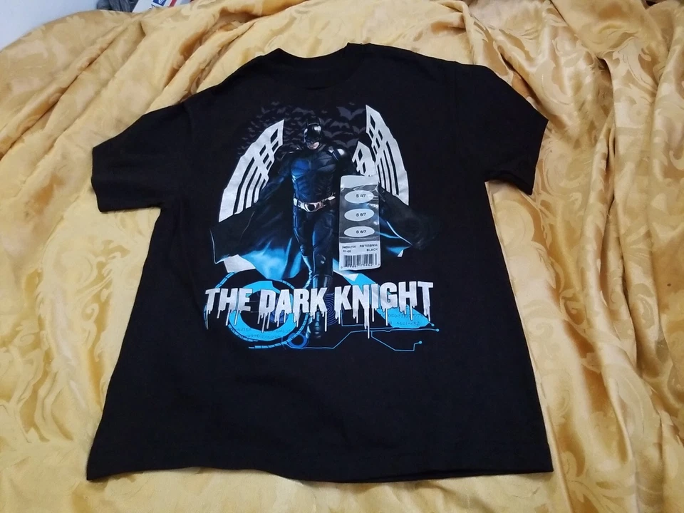 Camiseta Batman The Dark Knight para crianças S 6/7 preta nova com etiquetas - Imagem 1 de 2
