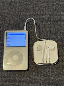 Apple iPod Classic 5th Generation 30GB White Original MP3 MP4 Music Video Player - Picture 1 of 12