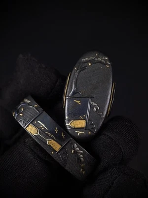 Ameixeiras japonesas e tela pintada Fuchi & Kashira para Wakzashi B110 - Imagem 1 de 4