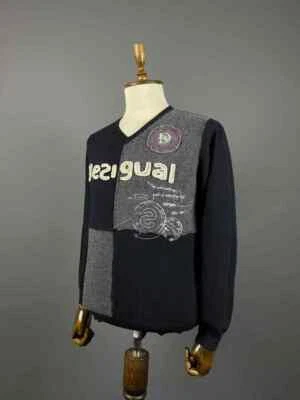 Suéter Desigual preto/cinza colorblock bordado logotipo grande gola V tamanho G - Imagem 1 de 4