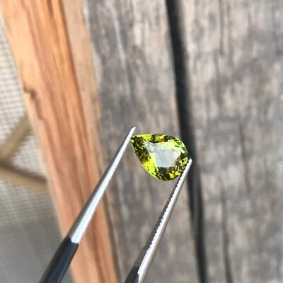 Piedra preciosa suelta turmalina color verde amarillo corte natural de 1,30 quilates de Afganistán Foto 1 de 4