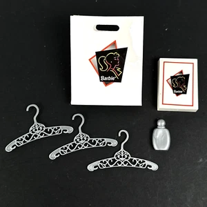 Accesorios de repuesto de Barbie Cool Shoppin' 1997 de colección - Perchas bolsa botella + - Imagen 1 de 6
