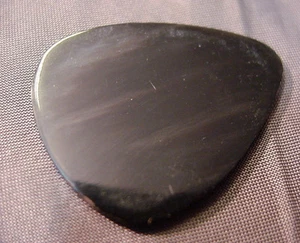 PULSA DE GUITARRA ESTILO PLANO DE CUERNO DE BÚFALO - Imagen 1 de 4