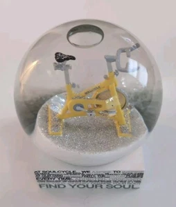 Soulcycle 2017 Snow Globe Yellow Bike - 2017 - selten - Bild 1 von 5