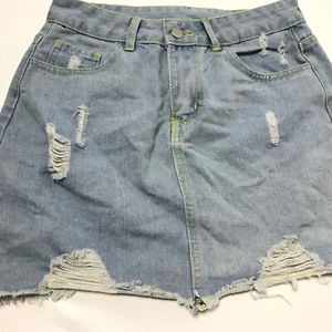 Neu Damen blau Distressed Denim Jeans Minirock Größe S Taschen Reißverschluss Hosenschlitz Rüschen Neu mit Etikett - Bild 1 von 4