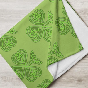 Manta verde trébol irlandés inspirado celta para decoración del hogar - Imagen 1 de 2