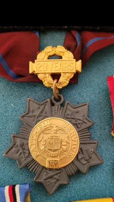 Medalla de Servicio Fiel Nueva York 20 Años Oro 10K y Latón De Colección Foto 1 de 2