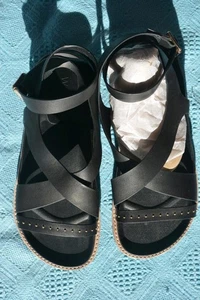 WALNUT MELBOURNE. Black Leather SANDALS Strappy Gladiator Style. Size 40-10 NEW - Picture 1 of 1