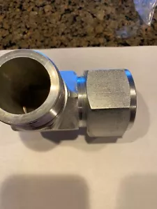 SWAGELOK, Carbon Steel Tube Fitting, Male Elbow, 38 mm Tube OD x 1-1/2".Male - Picture 1 of 6