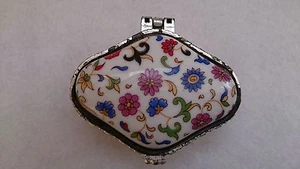 Baratija de cerámica romboide blanca pequeña caja de joyas diseño de flores - Imagen 1 de 6