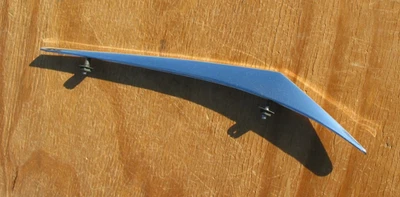 Pontiac LeMans 1965 capó emblema adorno 9730132 original GM Molding Tempest Foto 1 de 4