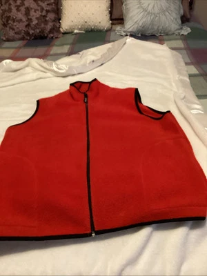 Womans X-Large Red Fleece Vest Black Trim Lightweight Side Pockets - Image 1 of 4