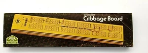 1975 Lowe Holz Cribbage Board Modell 1503 mit Metallheringen mit Box & Anleitung - Bild 1 von 2