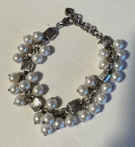 Gemarkt Brighton Namensmarke silberfarbene Kette Kunstperlen Armband Schmuck - Bild 1 von 9