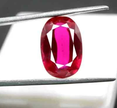 A High-Quality Burmese Oval Ruby - 7.00 Carat Pigeon Blood Loose Gemstone - Image 1 of 4
