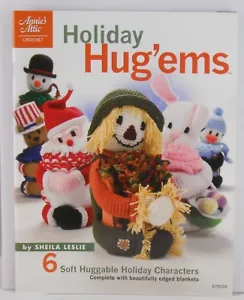 Holiday Hug'ems bambola all'uncinetto giocattolo e modelli bianchi Sheila Leslie Annie's NUOVO - Foto 1 di 1