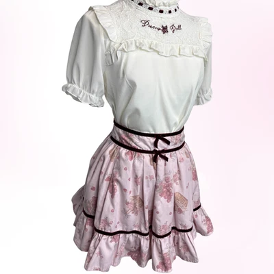 Marca japonesa 'Liz Lisa' 2 piezas. Configuración de top y falda Foto 1 de 4