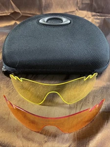 2 Original Oakley Radarlock Path Ersatzgläser Sonnenbrillen und Original Etui - Bild 1 von 10