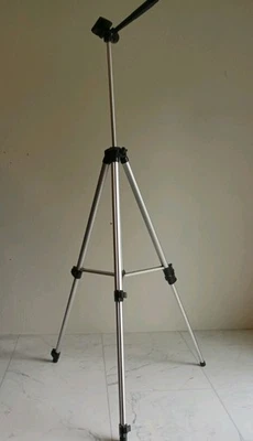 Samsonite Lightweight Photo/Video Tripod Slightly Used Adjustable Height - Image 1 of 4