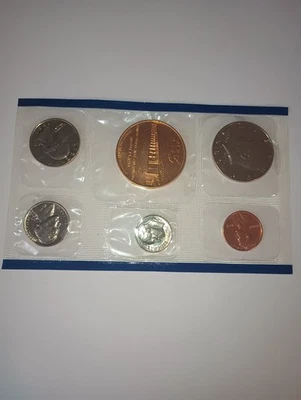 1987 PHILADELPHIA SOUVENIR MINT SET ! - Image 1 of 4