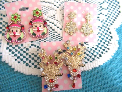 LOTE PENDIENTES 3 PARES ESTILO DISEÑADOR SANTA CLAUS RENO COPO DE NIEVE NUEVO CON ETIQUETAS Foto 1 de 4